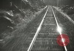 Standbild Eisenbahn Güterwagen gezogen von EMD FT ABBA diesel-elektrischer Motor United States USA, 1944, aus Sekunde 4 historischem Filmmaterial Videoclip 65675059610