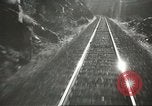 Standbild Eisenbahn Güterwagen gezogen von EMD FT ABBA diesel-elektrischer Motor United States USA, 1944, aus Sekunde 5 historischem Filmmaterial Videoclip 65675059610