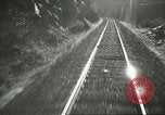 Standbild Eisenbahn Güterwagen gezogen von EMD FT ABBA diesel-elektrischer Motor United States USA, 1944, aus Sekunde 6 historischem Filmmaterial Videoclip 65675059610