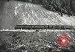 Standbild Eisenbahn Güterwagen gezogen von EMD FT ABBA diesel-elektrischer Motor United States USA, 1944, aus Sekunde 9 historischem Filmmaterial Videoclip 65675059610