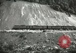 Standbild Eisenbahn Güterwagen gezogen von EMD FT ABBA diesel-elektrischer Motor United States USA, 1944, aus Sekunde 10 historischem Filmmaterial Videoclip 65675059610