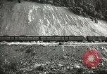 Standbild Eisenbahn Güterwagen gezogen von EMD FT ABBA diesel-elektrischer Motor United States USA, 1944, aus Sekunde 12 historischem Filmmaterial Videoclip 65675059610
