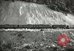 Standbild Eisenbahn Güterwagen gezogen von EMD FT ABBA diesel-elektrischer Motor United States USA, 1944, aus Sekunde 13 historischem Filmmaterial Videoclip 65675059610