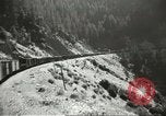 Standbild Eisenbahn Güterwagen gezogen von EMD FT ABBA diesel-elektrischer Motor United States USA, 1944, aus Sekunde 17 historischem Filmmaterial Videoclip 65675059610