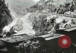 Standbild Eisenbahn Güterwagen gezogen von EMD FT ABBA diesel-elektrischer Motor United States USA, 1944, aus Sekunde 22 historischem Filmmaterial Videoclip 65675059610
