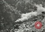 Standbild Eisenbahn Güterwagen gezogen von EMD FT ABBA diesel-elektrischer Motor United States USA, 1944, aus Sekunde 28 historischem Filmmaterial Videoclip 65675059610