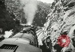 Standbild Eisenbahn Güterwagen gezogen von EMD FT ABBA diesel-elektrischer Motor United States USA, 1944, aus Sekunde 30 historischem Filmmaterial Videoclip 65675059610