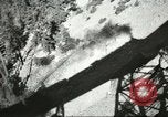 Standbild Eisenbahn Güterwagen gezogen von EMD FT ABBA diesel-elektrischer Motor United States USA, 1944, aus Sekunde 42 historischem Filmmaterial Videoclip 65675059610