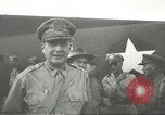 Standbild General Douglas Macarthur Port Moresby Papua Neu Guinea, 1944, aus Sekunde 14 historischem Filmmaterial Videoclip 65675059612