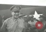 Standbild General Douglas Macarthur Port Moresby Papua Neu Guinea, 1944, aus Sekunde 16 historischem Filmmaterial Videoclip 65675059612