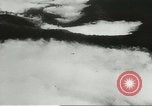 Standbild US Army Air Forces C-53 Flugzeuge drop liefert Kokoda New Guinea, 1942, aus Sekunde 11 historischem Filmmaterial Videoclip 65675059613