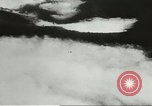 Standbild US Army Air Forces C-53 Flugzeuge drop liefert Kokoda New Guinea, 1942, aus Sekunde 12 historischem Filmmaterial Videoclip 65675059613