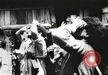 Standbild US Army Air Forces C-53 Flugzeuge drop liefert Kokoda New Guinea, 1942, aus Sekunde 27 historischem Filmmaterial Videoclip 65675059613
