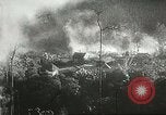 Standbild US Army Air Forces C-53 Flugzeuge drop liefert Kokoda New Guinea, 1942, aus Sekunde 30 historischem Filmmaterial Videoclip 65675059613