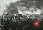 Standbild US Army Air Forces C-53 Flugzeuge drop liefert Kokoda New Guinea, 1942, aus Sekunde 31 historischem Filmmaterial Videoclip 65675059613