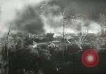 Standbild US Army Air Forces C-53 Flugzeuge drop liefert Kokoda New Guinea, 1942, aus Sekunde 32 historischem Filmmaterial Videoclip 65675059613