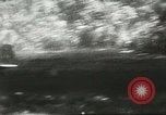 Standbild US Army Air Forces C-53 Flugzeuge drop liefert Kokoda New Guinea, 1942, aus Sekunde 42 historischem Filmmaterial Videoclip 65675059613