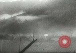 Standbild US Army Air Forces C-53 Flugzeuge drop liefert Kokoda New Guinea, 1942, aus Sekunde 45 historischem Filmmaterial Videoclip 65675059613