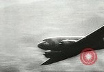 Standbild US Army Air Forces C-53 Flugzeuge drop liefert Kokoda New Guinea, 1942, aus Sekunde 51 historischem Filmmaterial Videoclip 65675059613