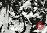 Standbild US Army Air Forces C-53 Flugzeuge drop liefert Kokoda New Guinea, 1942, aus Sekunde 54 historischem Filmmaterial Videoclip 65675059613
