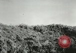 Standbild US Army Air Forces C-53 Flugzeuge drop liefert Kokoda New Guinea, 1942, aus Sekunde 62 historischem Filmmaterial Videoclip 65675059613