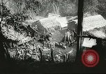 Image des soldats australiens dans la jungle Kokoda Nouvelle Guinée, 1942, de la seconde 3 séquences d'archives historiques vidéo 65675059614