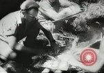 Image des soldats australiens dans la jungle Kokoda Nouvelle Guinée, 1942, de la seconde 6 séquences d'archives historiques vidéo 65675059614