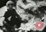 Image des soldats australiens dans la jungle Kokoda Nouvelle Guinée, 1942, de la seconde 8 séquences d'archives historiques vidéo 65675059614