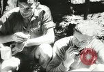Image des soldats australiens dans la jungle Kokoda Nouvelle Guinée, 1942, de la seconde 18 séquences d'archives historiques vidéo 65675059614