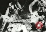 Image des soldats australiens dans la jungle Kokoda Nouvelle Guinée, 1942, de la seconde 25 séquences d'archives historiques vidéo 65675059614
