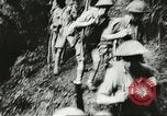 Image des soldats australiens dans la jungle Kokoda Nouvelle Guinée, 1942, de la seconde 34 séquences d'archives historiques vidéo 65675059614
