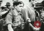 Image Australien blessé soldats au front pendant Seconde Guerre Mondiale Kokoda Nouvelle Guinée, 1942, de la seconde 17 séquences d'archives historiques vidéo 65675059615