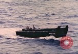 Standbild Segler in Higgins Boot von USS Cambria Pazifik, 1944, aus Sekunde 5 historischem Filmmaterial Videoclip 65675059653