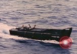 Standbild Segler in Higgins Boot von USS Cambria Pazifik, 1944, aus Sekunde 10 historischem Filmmaterial Videoclip 65675059653