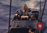 Standbild Segler in Higgins Boot von USS Cambria Pazifik, 1944, aus Sekunde 18 historischem Filmmaterial Videoclip 65675059653