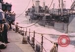 Standbild Segler in Higgins Boot von USS Cambria Pazifik, 1944, aus Sekunde 30 historischem Filmmaterial Videoclip 65675059653
