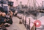 Standbild Segler in Higgins Boot von USS Cambria Pazifik, 1944, aus Sekunde 41 historischem Filmmaterial Videoclip 65675059653