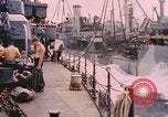 Standbild Segler in Higgins Boot von USS Cambria Pazifik, 1944, aus Sekunde 42 historischem Filmmaterial Videoclip 65675059653