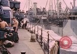 Standbild Segler in Higgins Boot von USS Cambria Pazifik, 1944, aus Sekunde 43 historischem Filmmaterial Videoclip 65675059653
