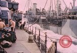 Standbild Segler in Higgins Boot von USS Cambria Pazifik, 1944, aus Sekunde 44 historischem Filmmaterial Videoclip 65675059653