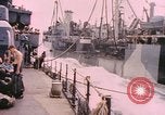 Standbild Segler in Higgins Boot von USS Cambria Pazifik, 1944, aus Sekunde 45 historischem Filmmaterial Videoclip 65675059653