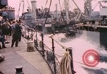 Standbild Segler in Higgins Boot von USS Cambria Pazifik, 1944, aus Sekunde 49 historischem Filmmaterial Videoclip 65675059653