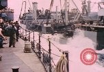 Standbild Segler in Higgins Boot von USS Cambria Pazifik, 1944, aus Sekunde 50 historischem Filmmaterial Videoclip 65675059653