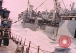 Standbild Segler in Higgins Boot von USS Cambria Pazifik, 1944, aus Sekunde 54 historischem Filmmaterial Videoclip 65675059653