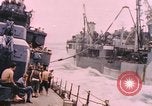 Standbild Segler in Higgins Boot von USS Cambria Pazifik, 1944, aus Sekunde 57 historischem Filmmaterial Videoclip 65675059653