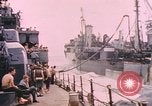 Standbild Segler in Higgins Boot von USS Cambria Pazifik, 1944, aus Sekunde 60 historischem Filmmaterial Videoclip 65675059653