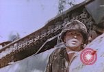 Standbild Vereinigten Staaten Marines im Kampf auf Saipan Saipan Nördliche Marianen, 1944, aus Sekunde 27 historischem Filmmaterial Videoclip 65675059655