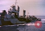 Image USS Drayton (DD-366) dans la peinture de camouflage de la Côte d'Iwo Jima Océan Pacifique, 1944, de la seconde 9 séquences d'archives historiques vidéo 65675059676