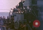 Image USS Drayton (DD-366) dans la peinture de camouflage de la Côte d'Iwo Jima Océan Pacifique, 1944, de la seconde 16 séquences d'archives historiques vidéo 65675059676