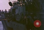 Image USS Drayton (DD-366) dans la peinture de camouflage de la Côte d'Iwo Jima Océan Pacifique, 1944, de la seconde 18 séquences d'archives historiques vidéo 65675059676